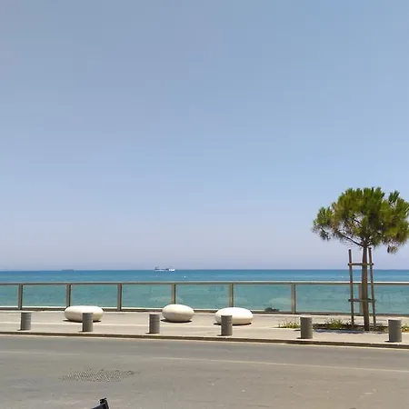 Апартаменты Modern Studio Near Seaside